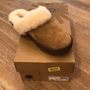 New in box Ugg slipper